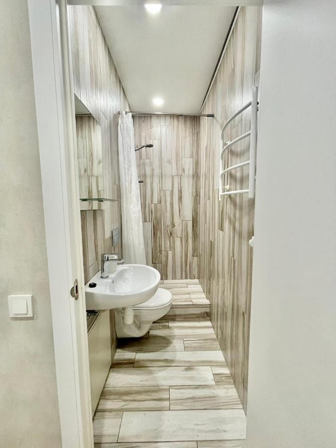 1 Room Apartment Near Peremohy Square 基輔 外观 照片